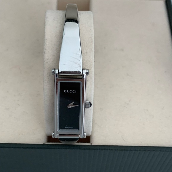 (PRICE IS FIRMED )💯% Authentic GUCCI 1500L Series Horsebit bangle/watch (Small) - Picture 3 of 10